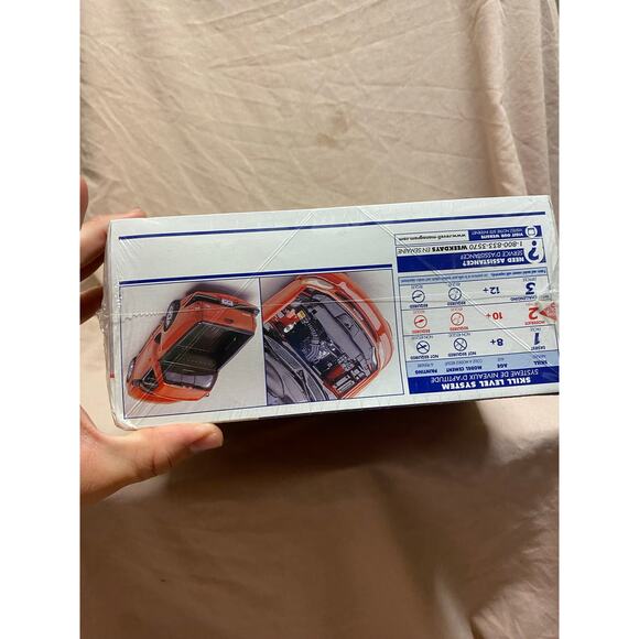 Revell 1/25 99 Ford SVT F-150 Lightning Model Kit Factory Sealed - Picture 4 of 4